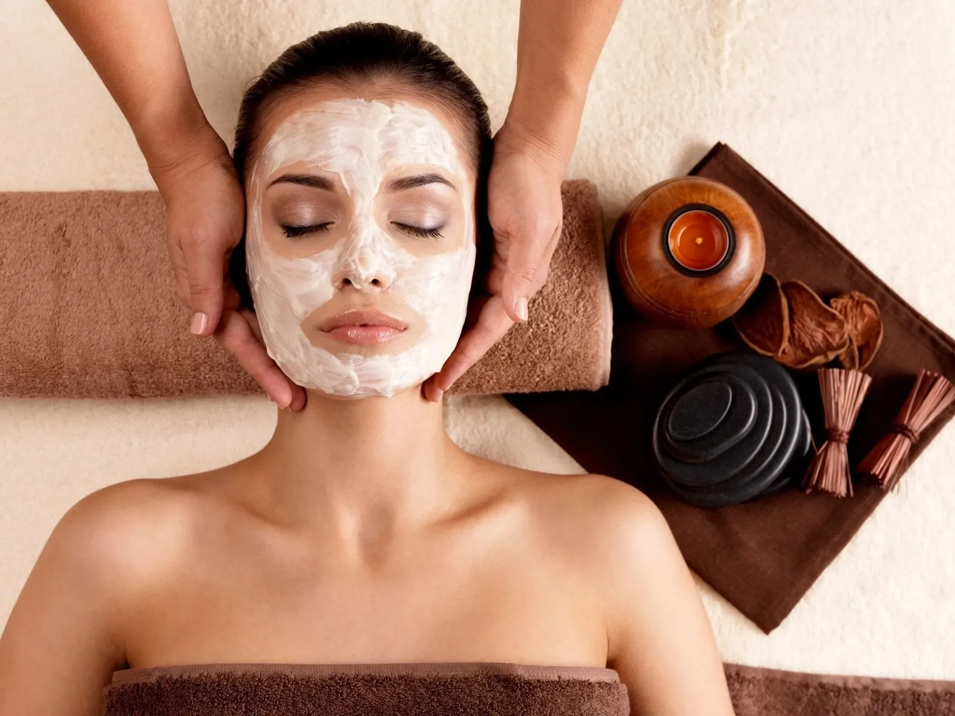 Relaxing customized facial treatment
